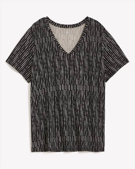 Boyfriend-Fit V-Neck Tee - PENN. Essentials