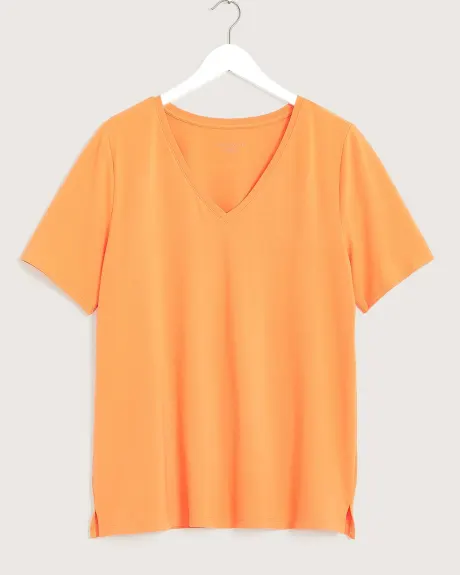 Responsible, Silhouette-Fit V-Neck Tee - Addition Elle