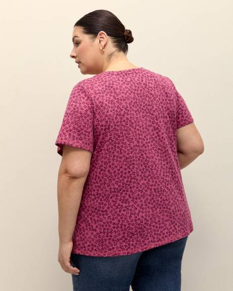 Printed Curvy-Fit Crewneck Tee - PENN. Essentials