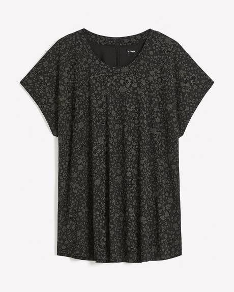 Modern-Fit Crewneck Tee - PENN. Essentials