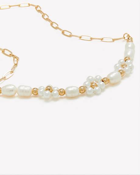 Collier ras du cou doré avec perles