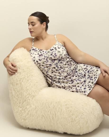 Robe de nuit en satin fleuri avec col en V - Déesse Collection