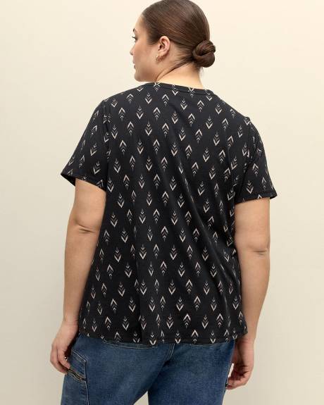 Printed Curvy-Fit Crewneck Tee - PENN. Essentials