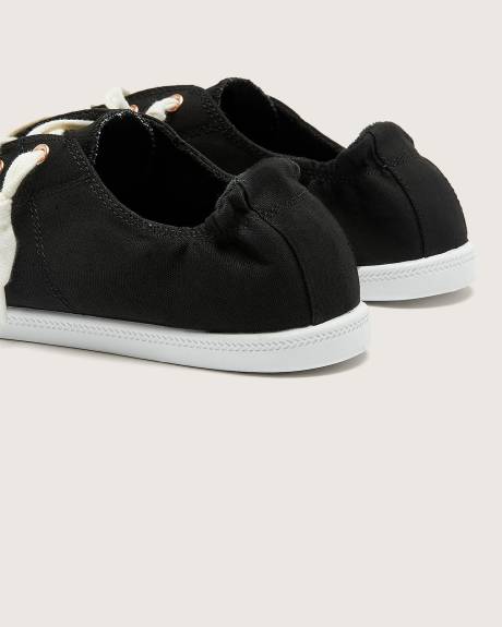 Wide Width, Sneakers with Flexible Back