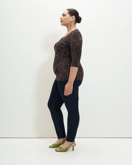 Silhouette-Fit V-Neck T-Shirt - Addition Elle - PENN. Essentials