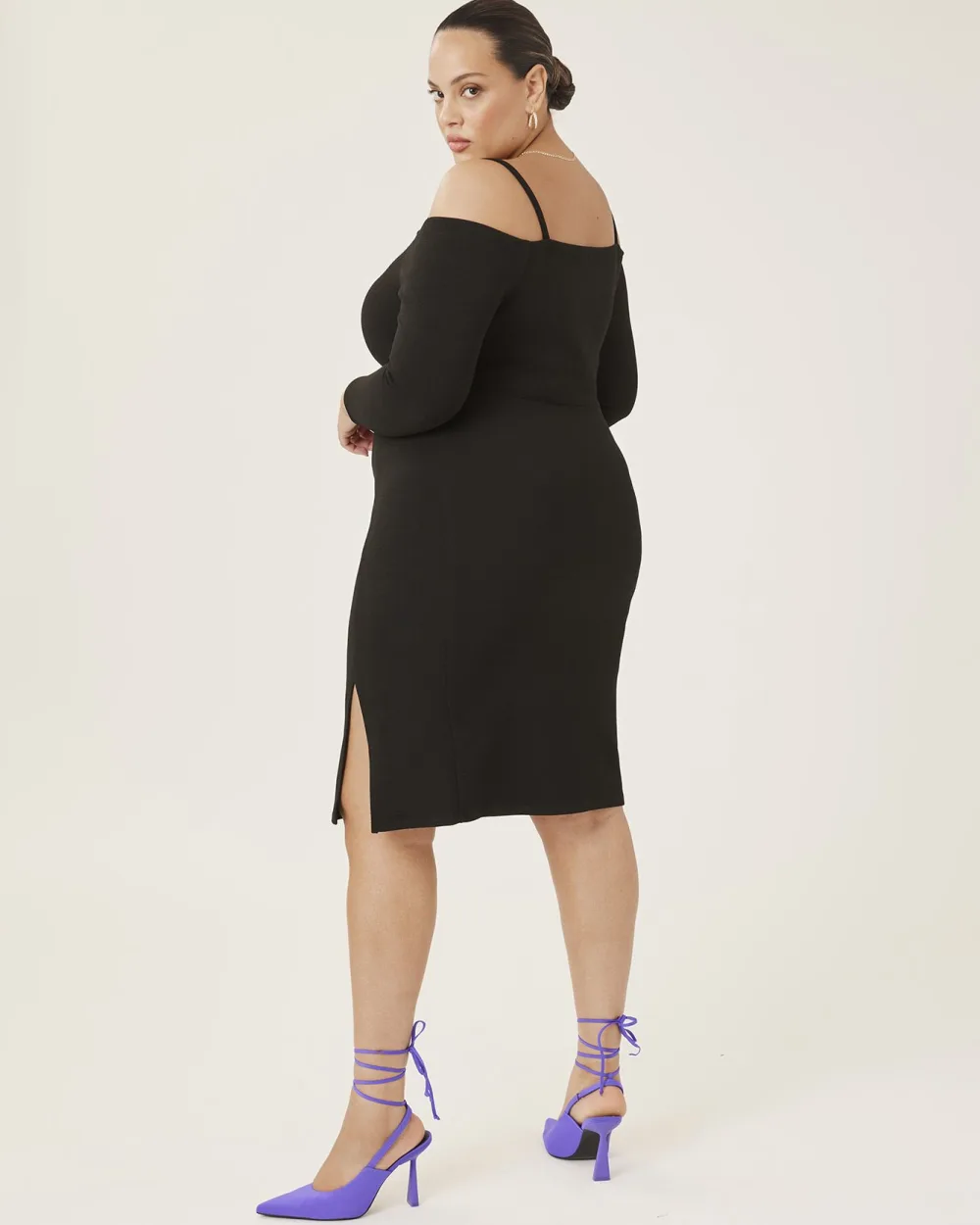 Robe noire ?� ?�paules d?�nud?�es et manches longues - Addition Elle | Penningtons