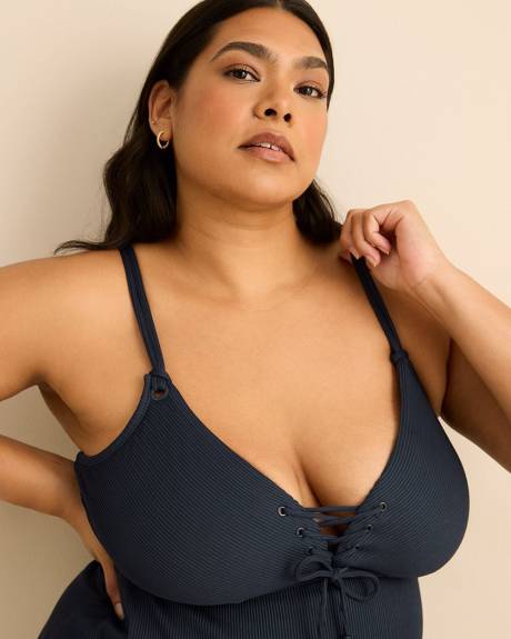 Tankini &agrave; silhouette trap&egrave;ze et encolure lac&eacute;e