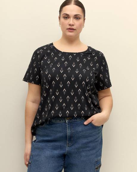 Printed Curvy-Fit Crewneck Tee - PENN. Essentials