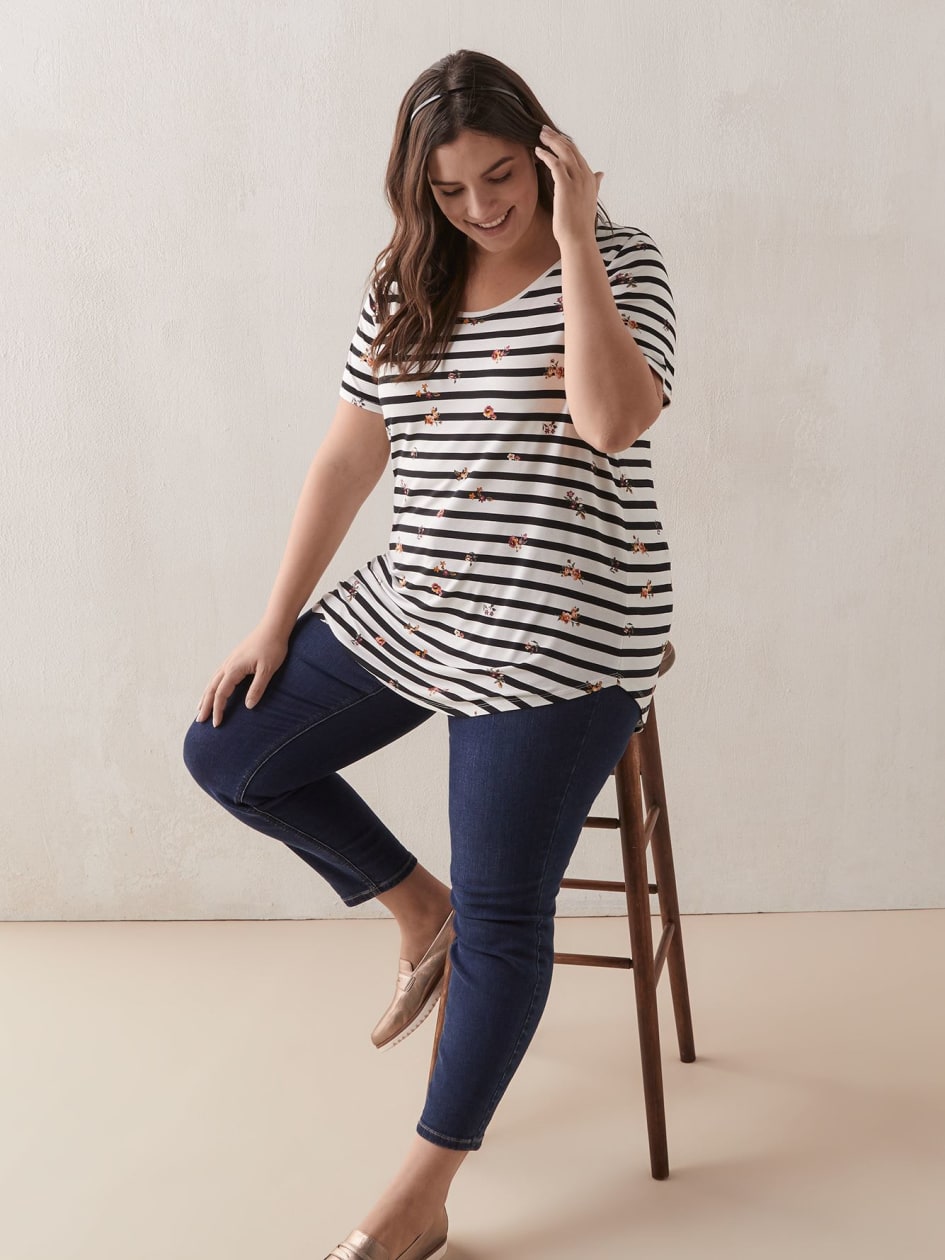 Modern-Fit Scooped Neck Printed Tee - In Every Story