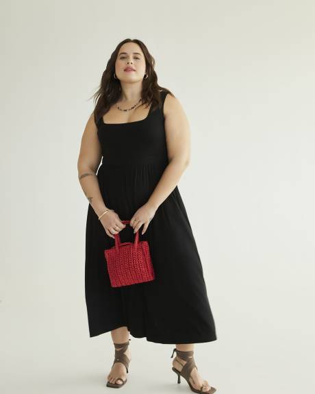 Robe maxi noire sans manches avec encolure carrée, tissu responsable