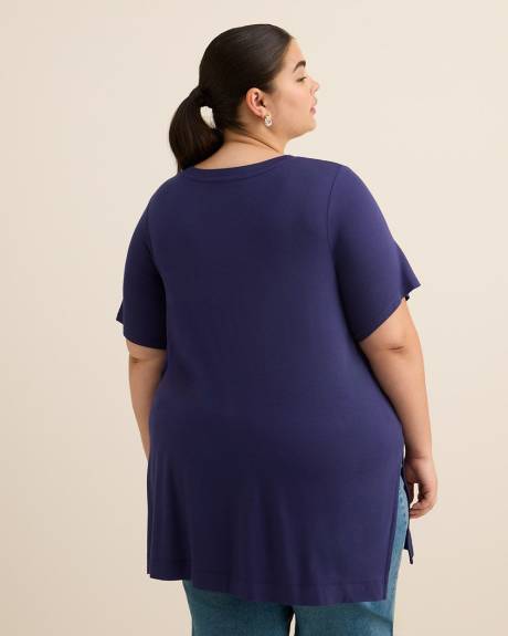 Modern-Fit Tunic with Slits - PENN. Essentials