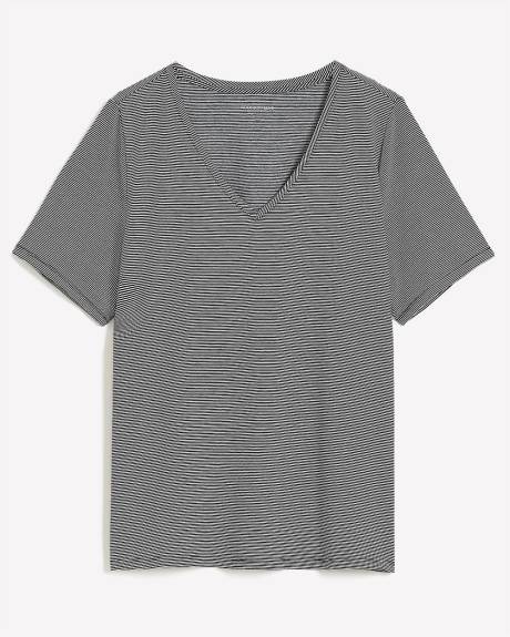 T-shirt encolure en V, coupe silhouette - Addition Elle - Essentiels PENN.