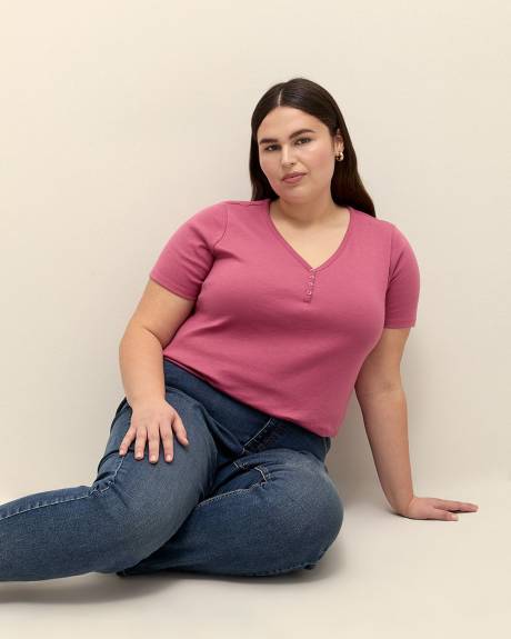 Girlfriend-Fit Tee with Buttons - PENN. Essentials