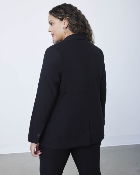Responsible, Single-Breasted Black Blazer with Notched Lapel