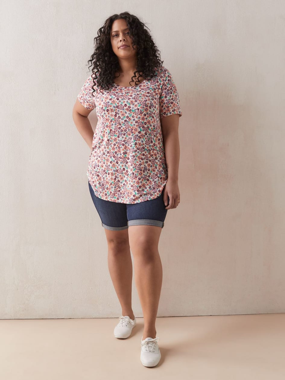 Modern-Fit Scooped Neck Printed Tee - In Every Story