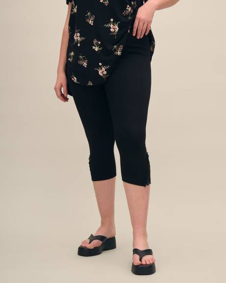 Capri Legging with Crochet at Hem - PENN. Essentials