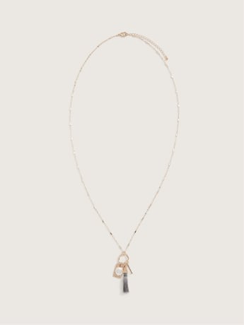 Collier long avec pendentifs perle et pompon