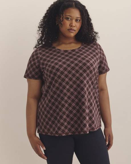 Curvy-Fit Short-Sleeve Tee - PENN. Essentials