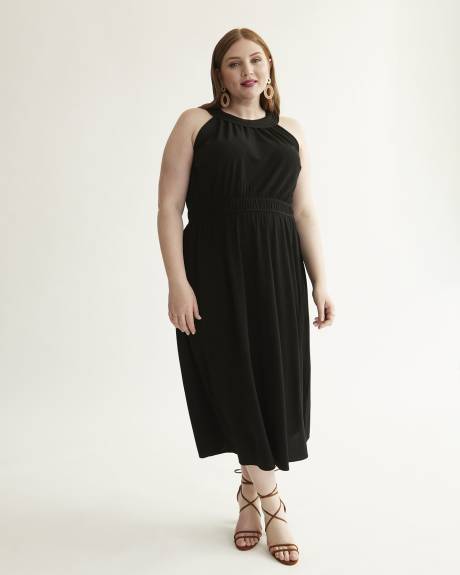 Robe longue licou noire avec col en crochet