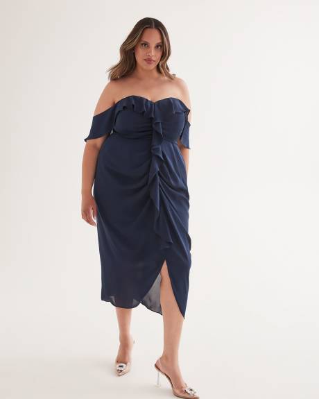 Robe longue froncée à épaules dénudées - City Chic
