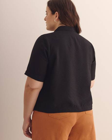 Short-Sleeve Notch Collar Buttoned-Down Shirt
