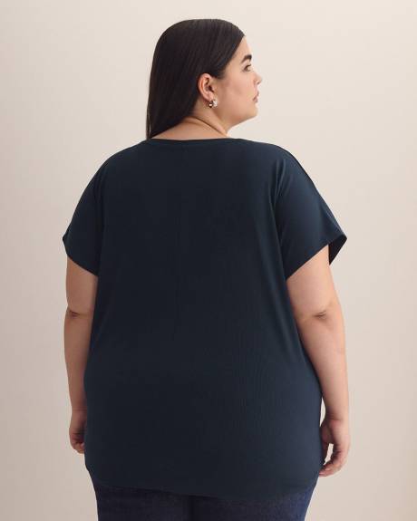 Modern-Fit Extended-Sleeve Ribbed Tee - PENN. Essentials