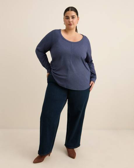 Curvy-Fit Long-Sleeve Waffle Tee - PENN. Essentials