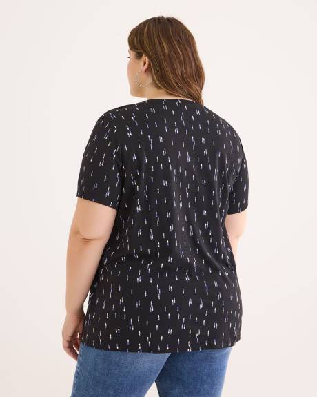 Short-Sleeve Scoop-Neck Boyfriend Tee - PENN. Essentials