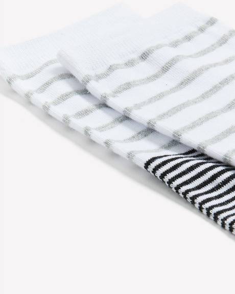 Crew Socks with Irregular Lines Pattern
