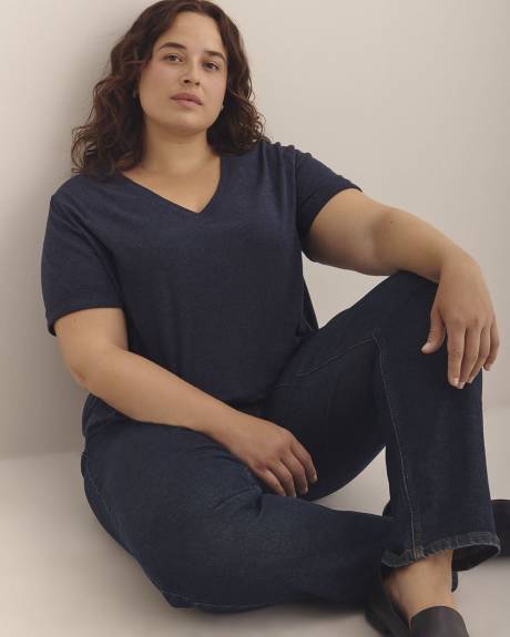 Boyfriend-Fit V-Neck T-Shirt - PENN. Essentials