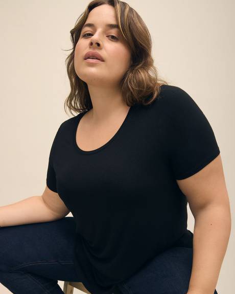 T-shirt à col dégagé, coupe moderne - Essentiels PENN.