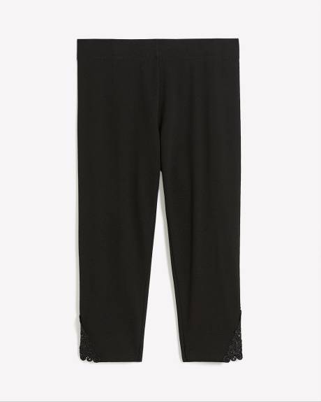 Capri Legging with Crochet at Hem - PENN. Essentials