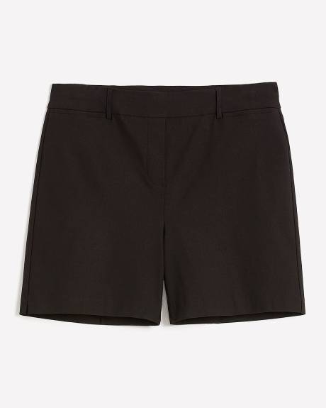 Short noir, coupe ingénieuse, tissu responsable