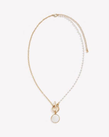 Collier court avec demi chaîne en perles
