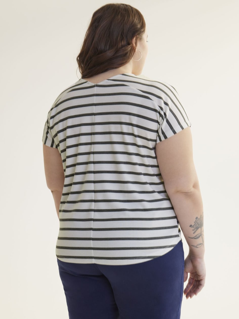 Printed Curvy-Fit Short-Sleeve Long T-Shirt