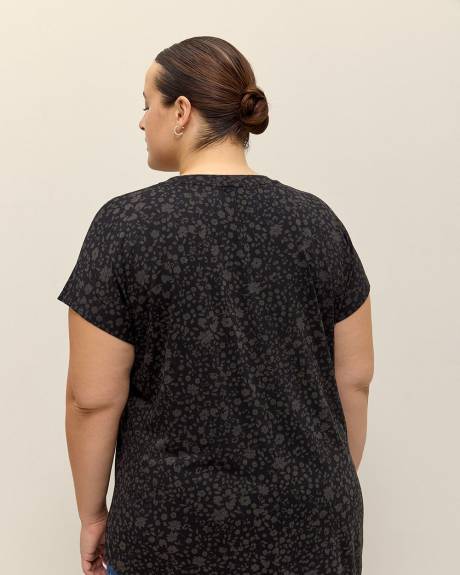 Modern-Fit Crewneck Tee - PENN. Essentials