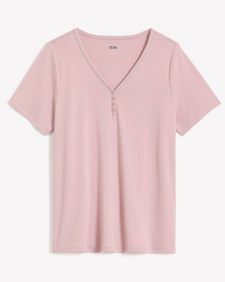 Girlfriend-Fit V-Neck Ribbed Tee - PENN. Essentials