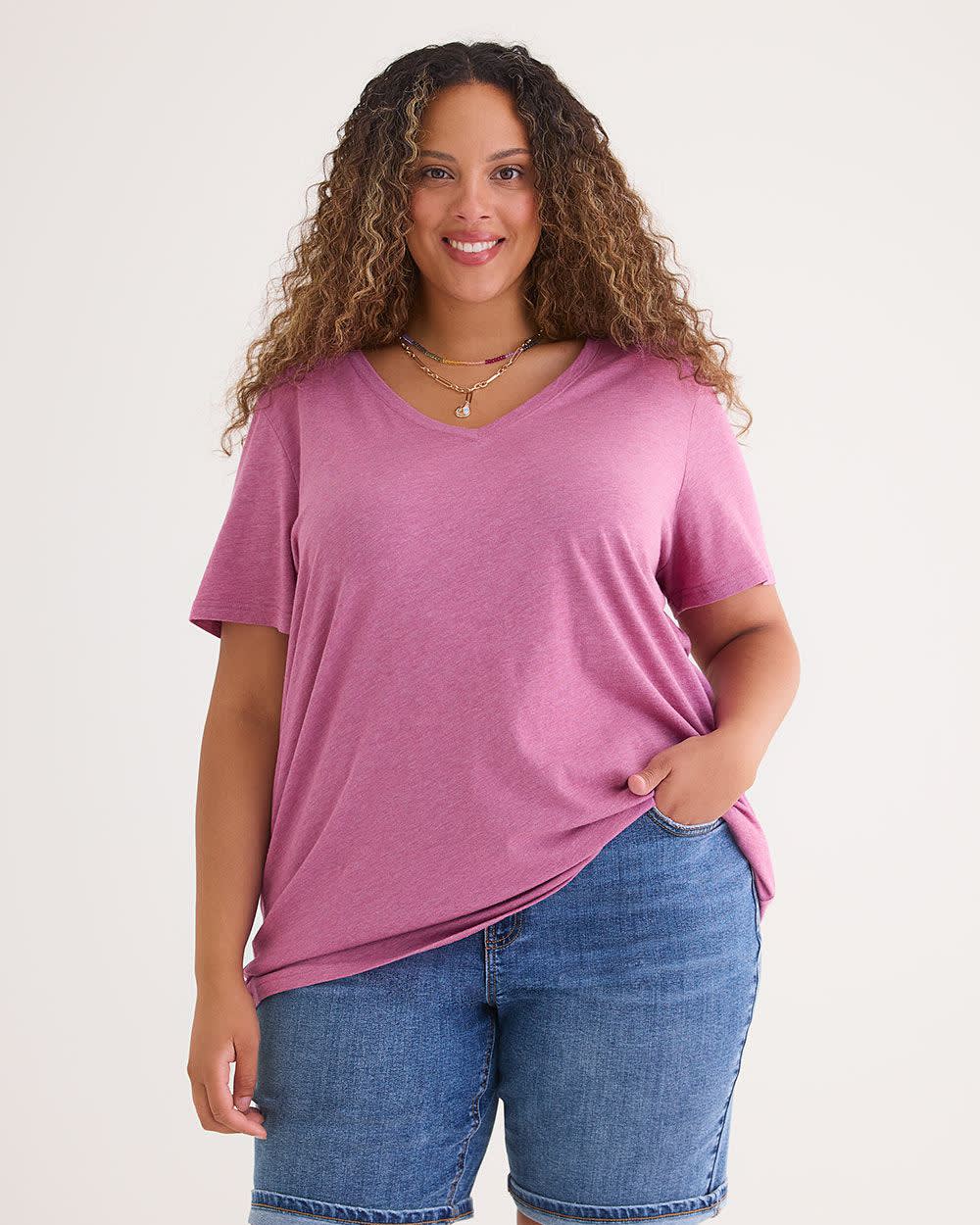 Boyfriend-Fit V-Neck Tee - PENN. Essentials