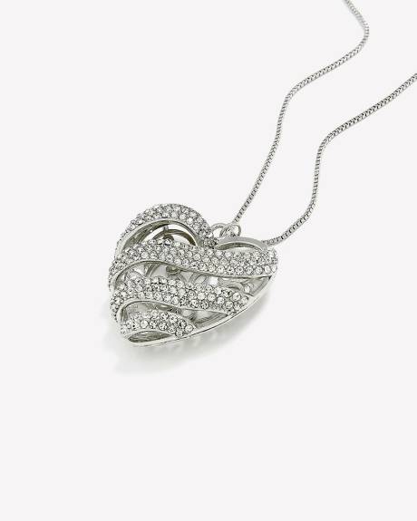 Chaîne argentée longue avec pendentif en coeur