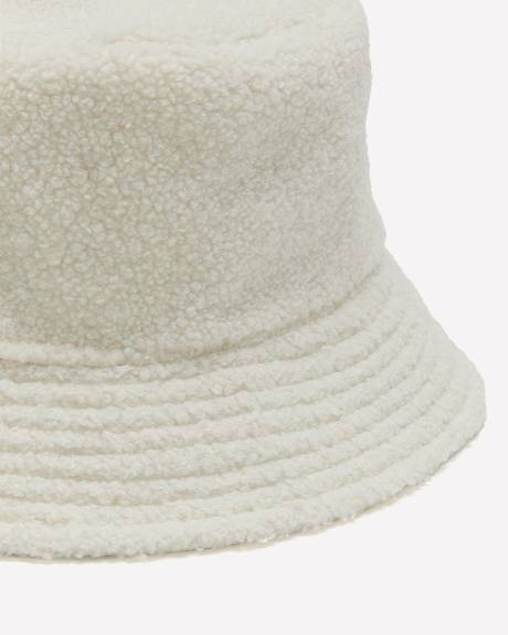 Chapeau blanc réversible en sherpa