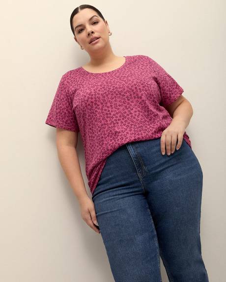 Printed Curvy-Fit Crewneck Tee - PENN. Essentials