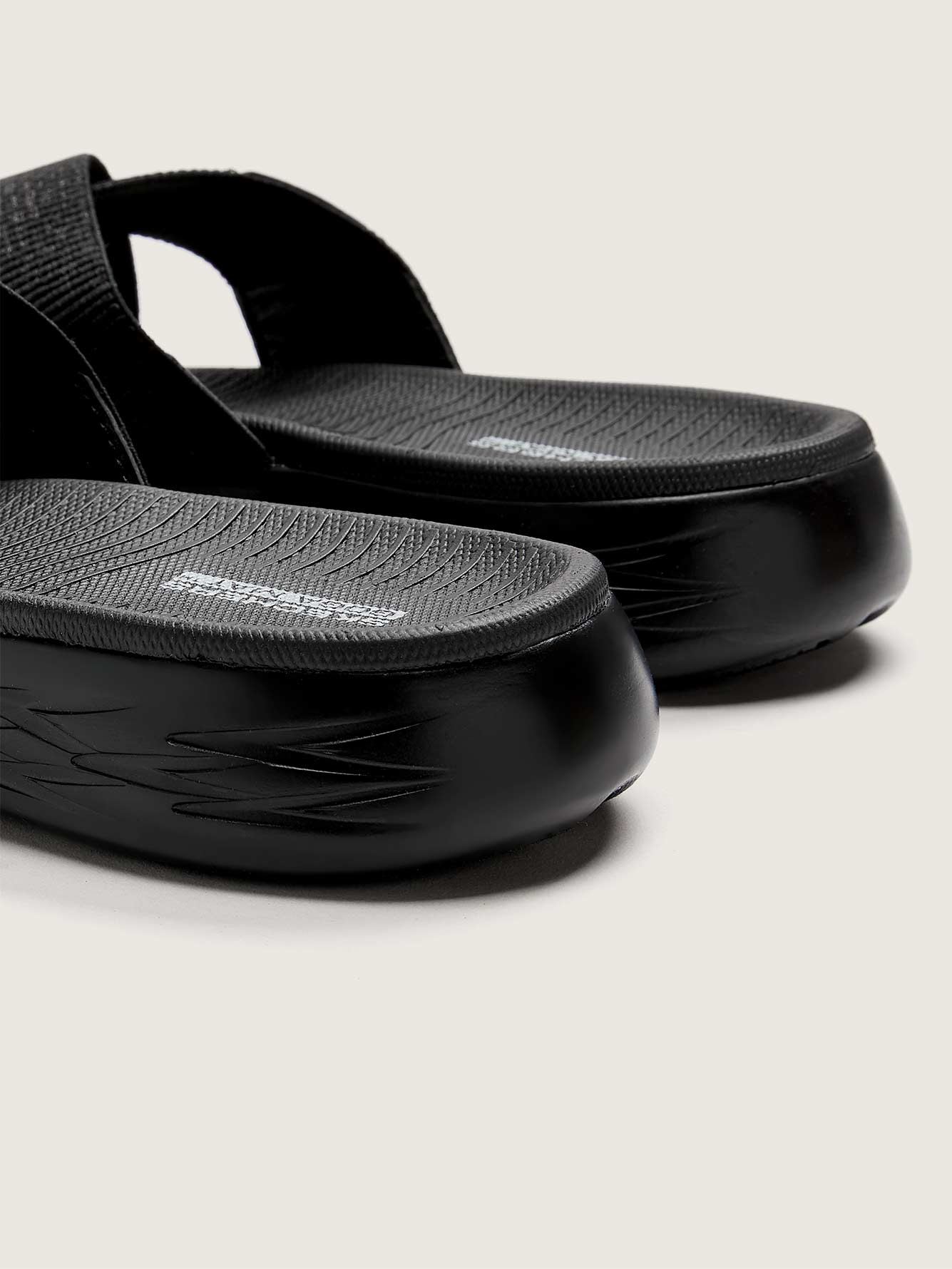 Wide-Fit On The Go 600 Glistening Sandal - Skechers | Penningtons