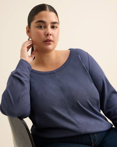 Curvy-Fit Long-Sleeve Waffle Tee - PENN. Essentials
