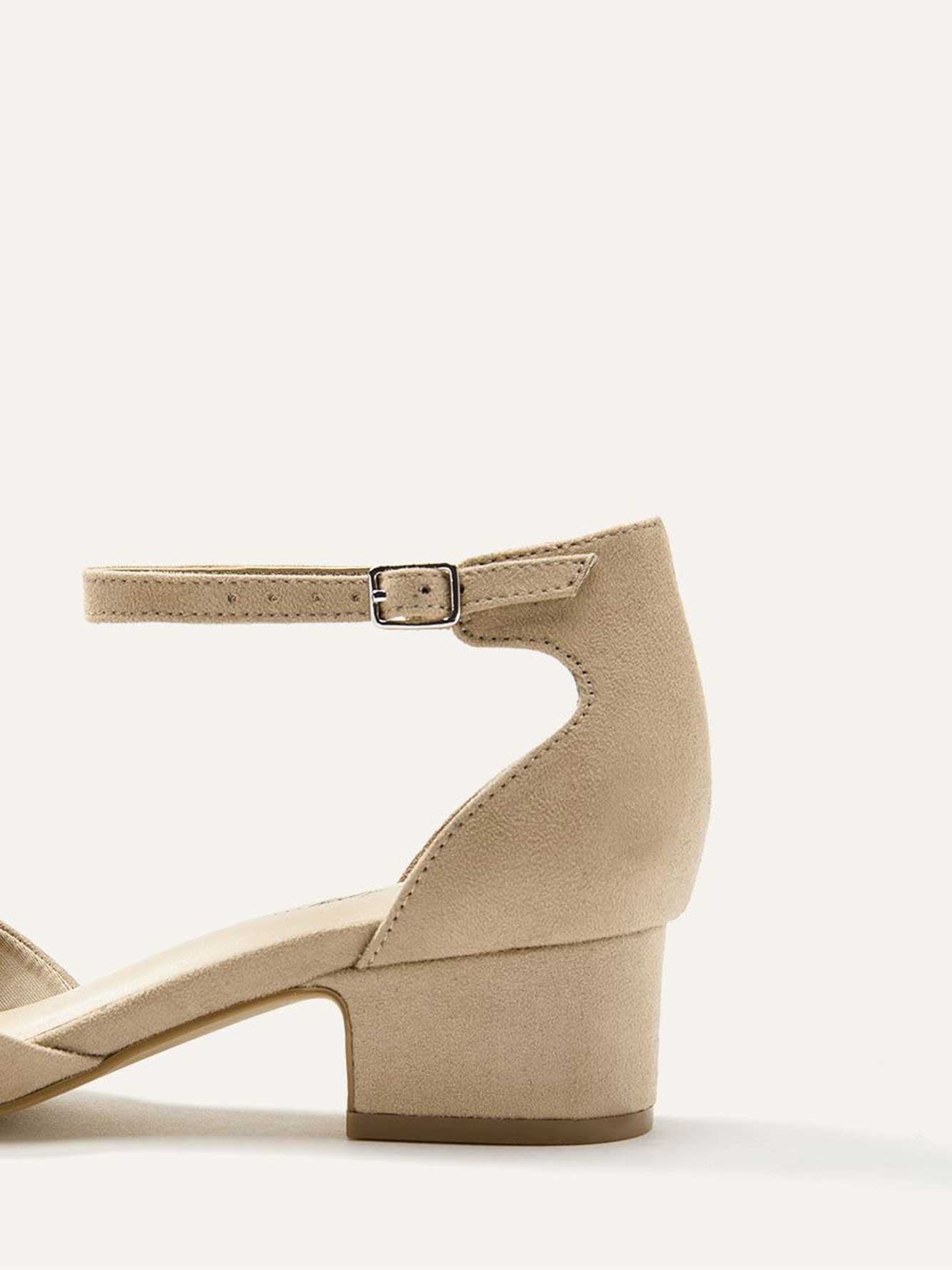 chaussure attache cheville