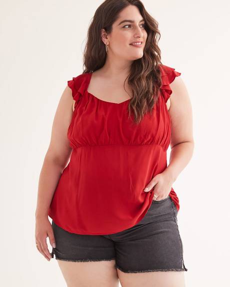 Blouse rouge avec manches à doubles volants