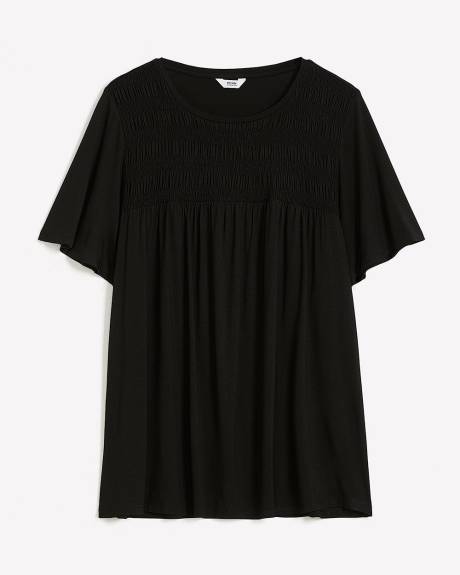 Haut évasé à smocks et manches à volants