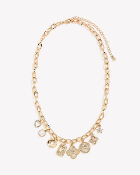 Collier court à maillons avec breloques