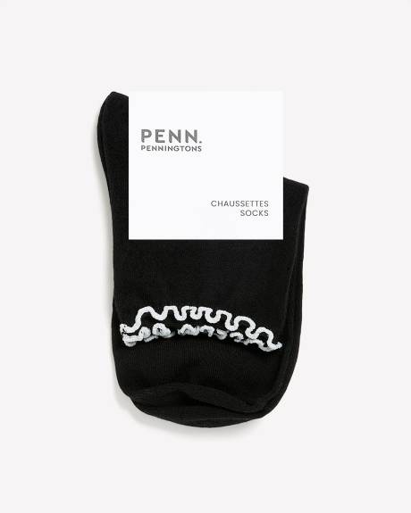 Lettuce-Edge Ankle Socks with Contrast Stitch