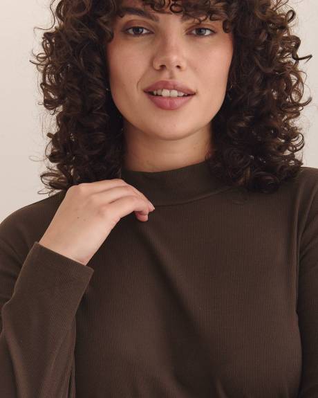 Ribbed Long-Sleeve Mock-Neck Tee - PENN. Essentials