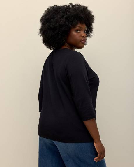 Silhouette-Fit Scoop Neck T-Shirt - PENN. Essentials
